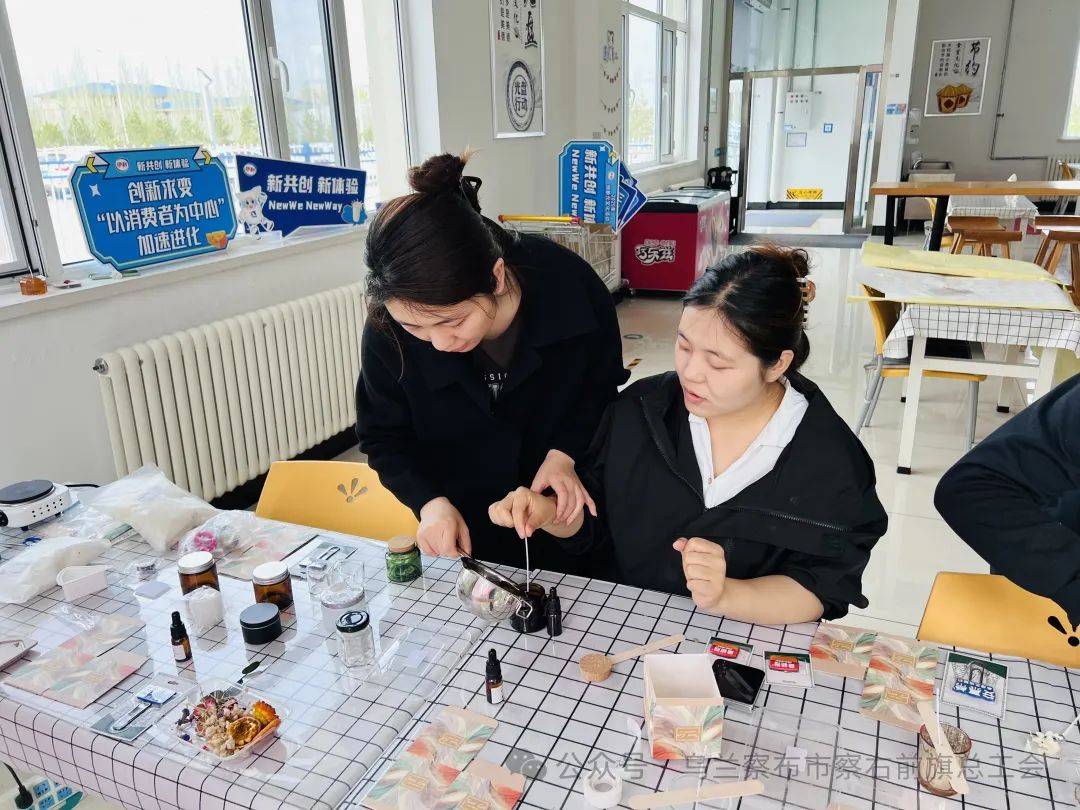 ”——伊利集团乌兰察布乳品厂工会母亲节活动麻将胡了2试玩“以爱之名 ‘烛’ 梦前行(图5)